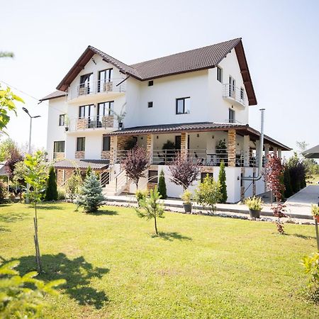 Rem Garden Novaci-Străini Exterior foto