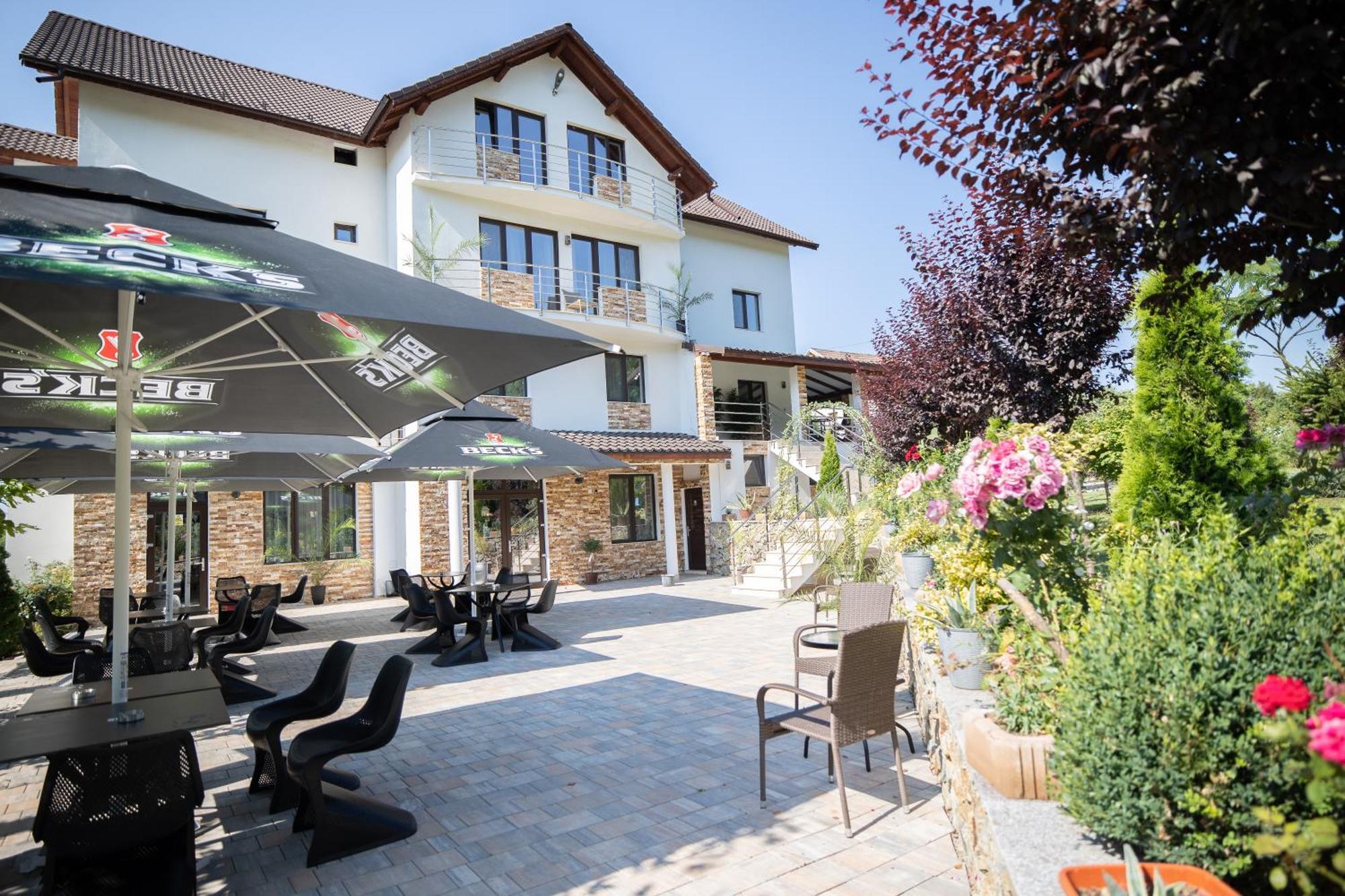 Rem Garden Novaci-Străini Exterior foto